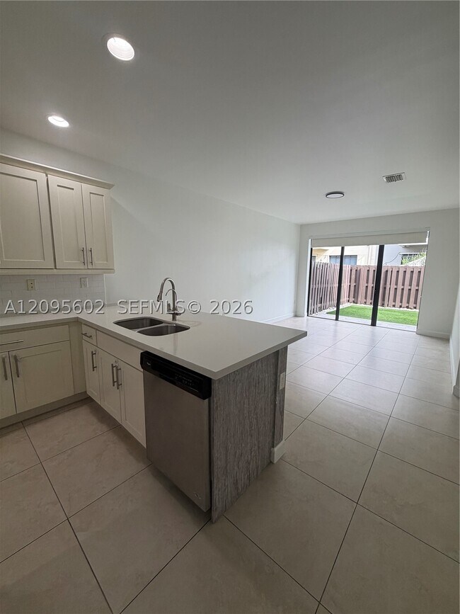 Photo - 10461 NW 61st St