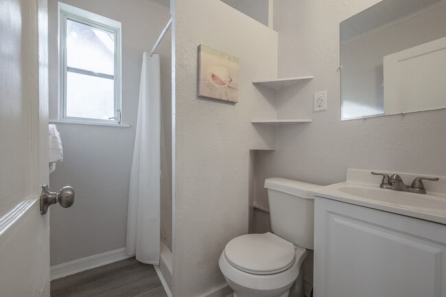 Bathroom - 2235 1st Ave N Unidad 2