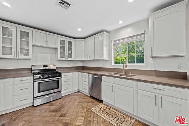 Photo - 1935 W 29th St