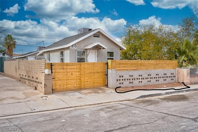 Photo - 1815 Stanford St