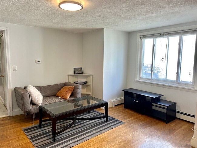 Building Photo - 65 Gladstone St Unit 1 Rental