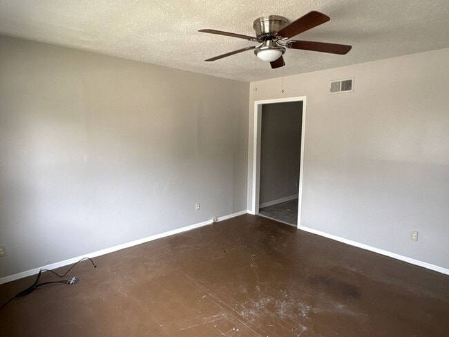 Photo - Freshly Renovated 2-bedroom 1 bath duplex