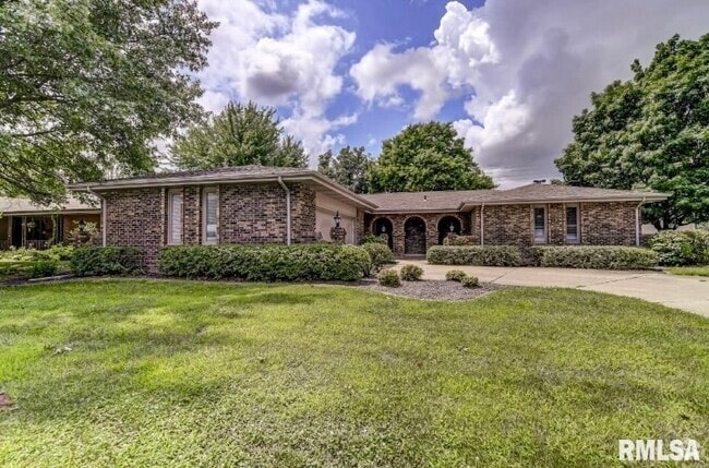 Building Photo - 2901 Interlacken Dr Rental