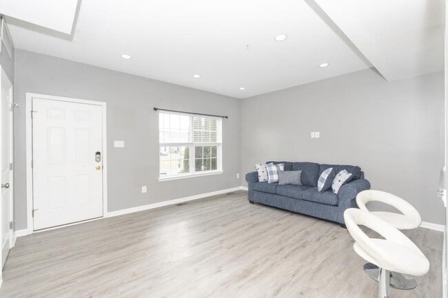 Photo - 1841 Graymount Way