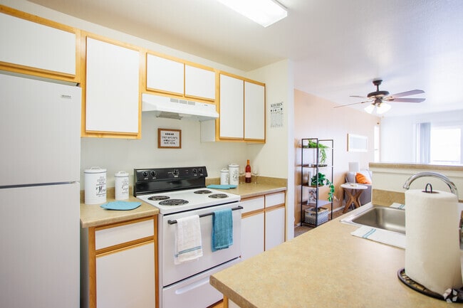 2BD, 2BA - 910SF - Kitchen