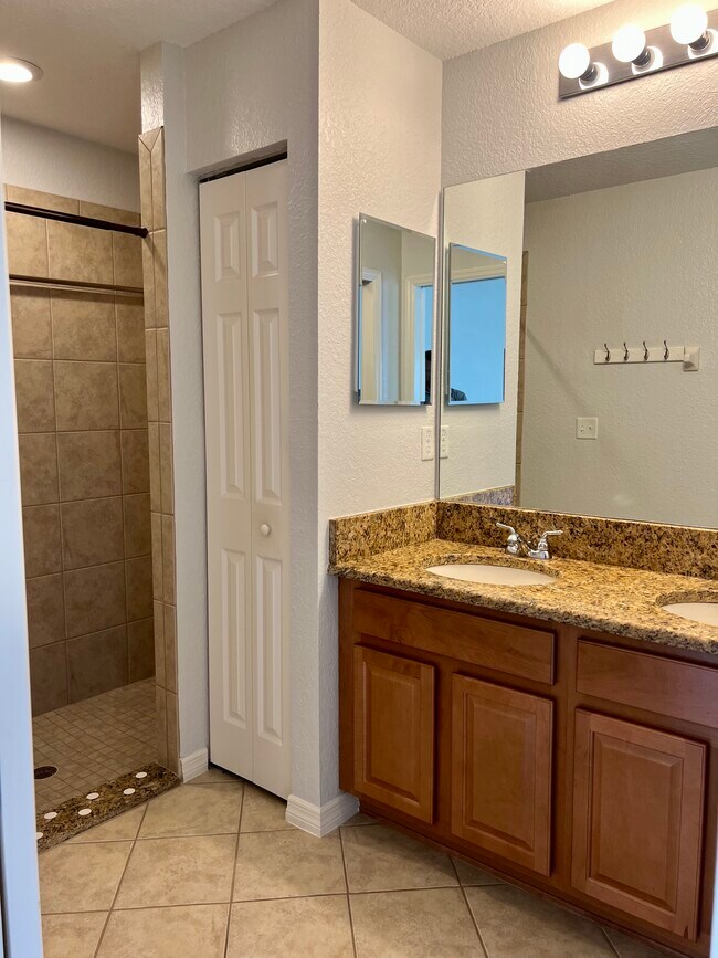 Photo - 12305 NE 48th Loop