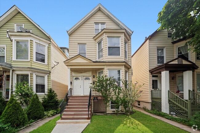 Building Photo - 2707 N Ridgeway Ave Rental