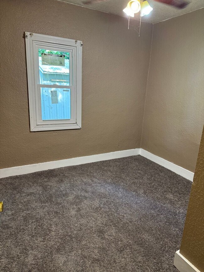 Photo - 2 bed 1 bath home, $1050.00 Near Bunn Park