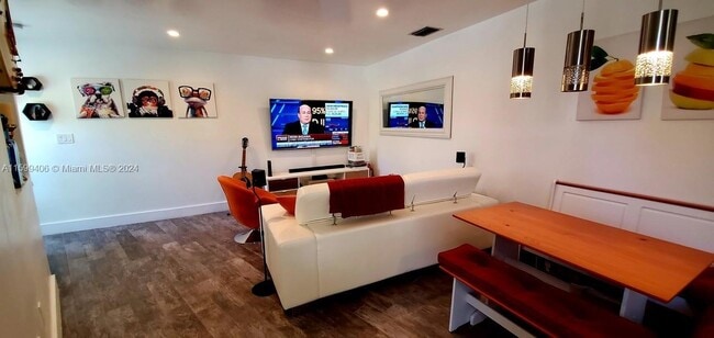Photo - 240 SW 15th Rd
