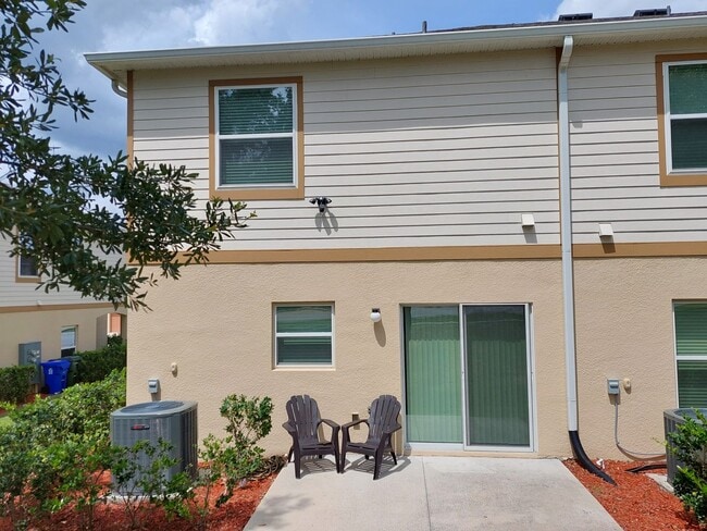 Photo - Beautiful 3 Bedroom 2 1/2 Bathroom House i...