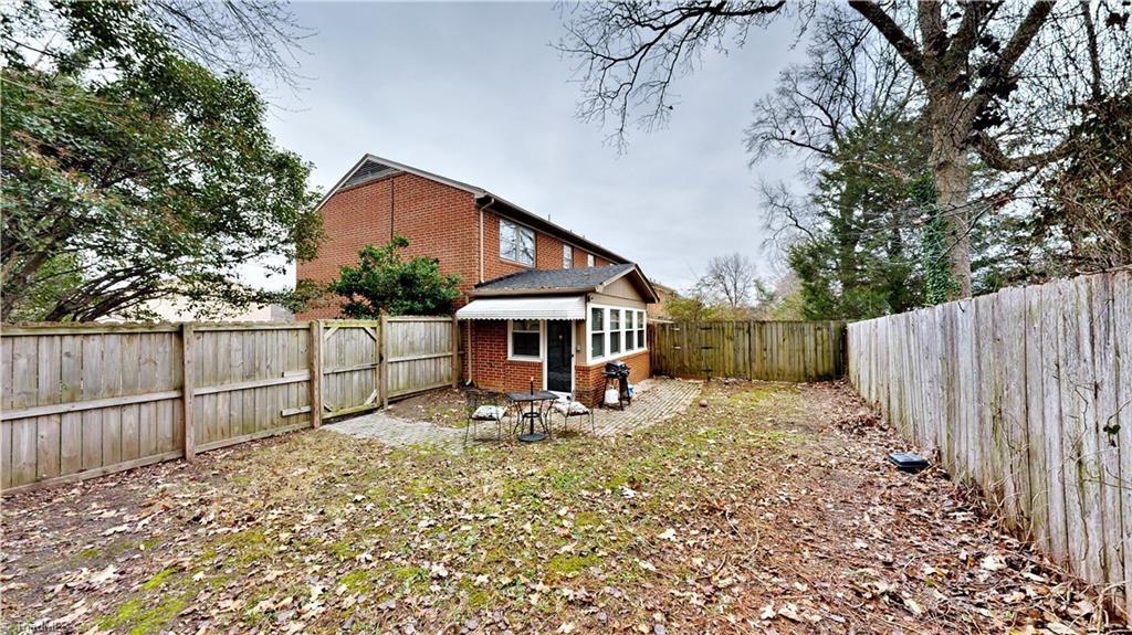 Photo - 1825 Johnson St