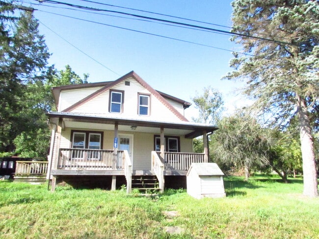 Building Photo - Home in the Country with Laundry Connections!