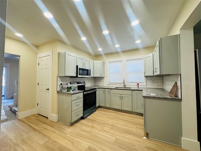 Photo - 202 Cleveland Ave