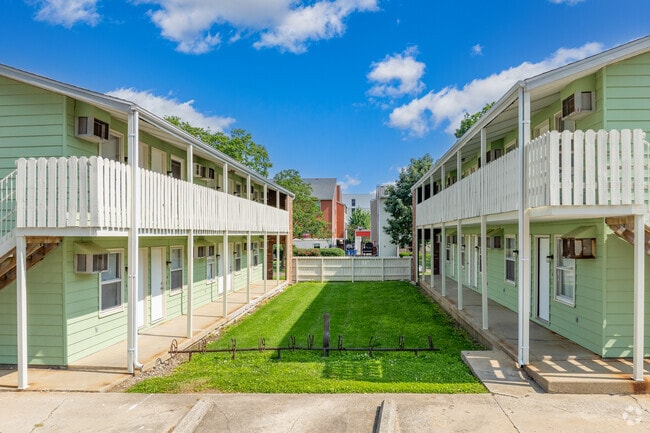 305 E Clark St