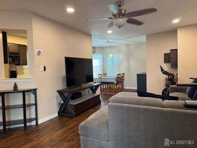 Photo - 1135 Schmidt Ln
