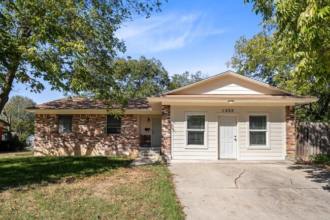 Photo - 1205 Pine Dr