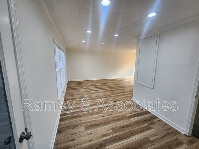 Photo - 3700 Taylorsville Rd