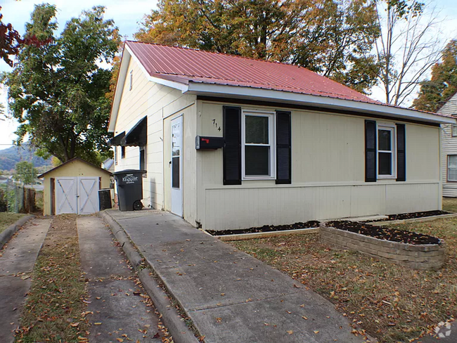 Building Photo - 714 Myrtle St Rental