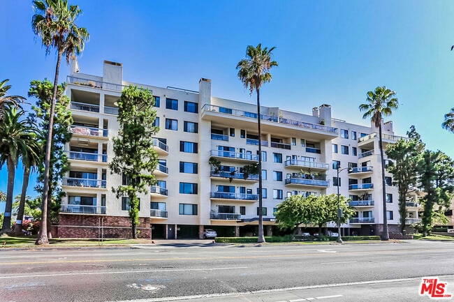 Building Photo - 4460 Wilshire Blvd Unit 705