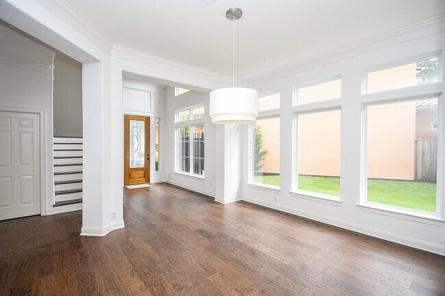 2826 Tudor Manor