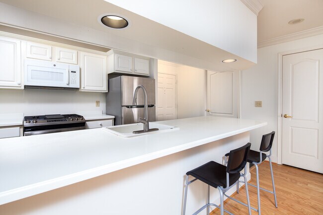 Photo - 1050 N Stuart St