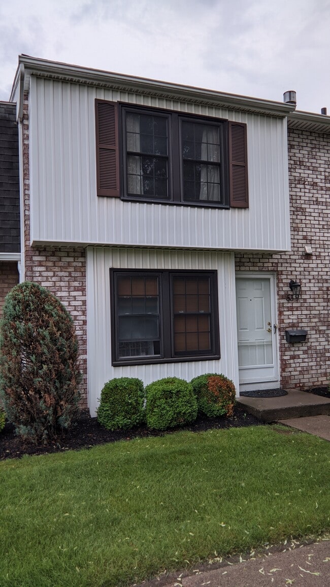 Photo - 539 French Rd Townhome