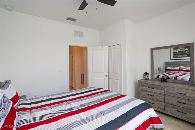 Photo - 2155 Hamlin St