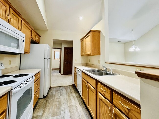 Photo - Ruby Circle Court - Building H * Unit 3311