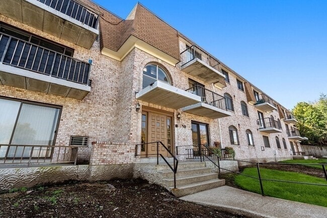 Building Photo - 30 High St Unit 303