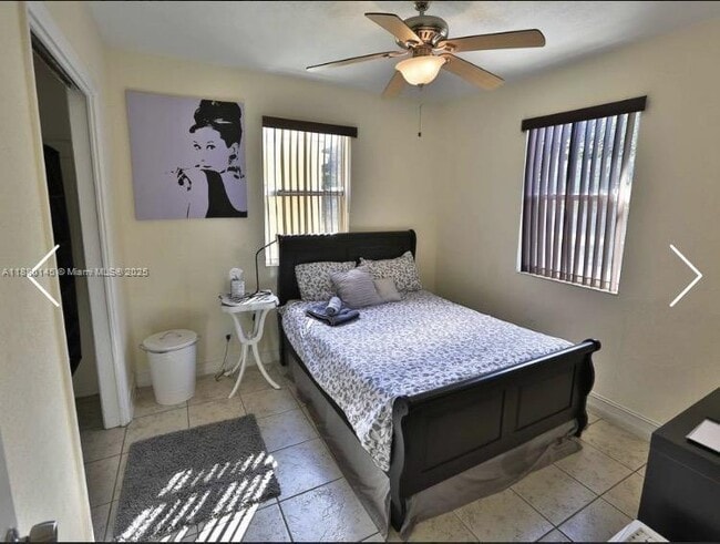 Photo - 2830 Monroe St