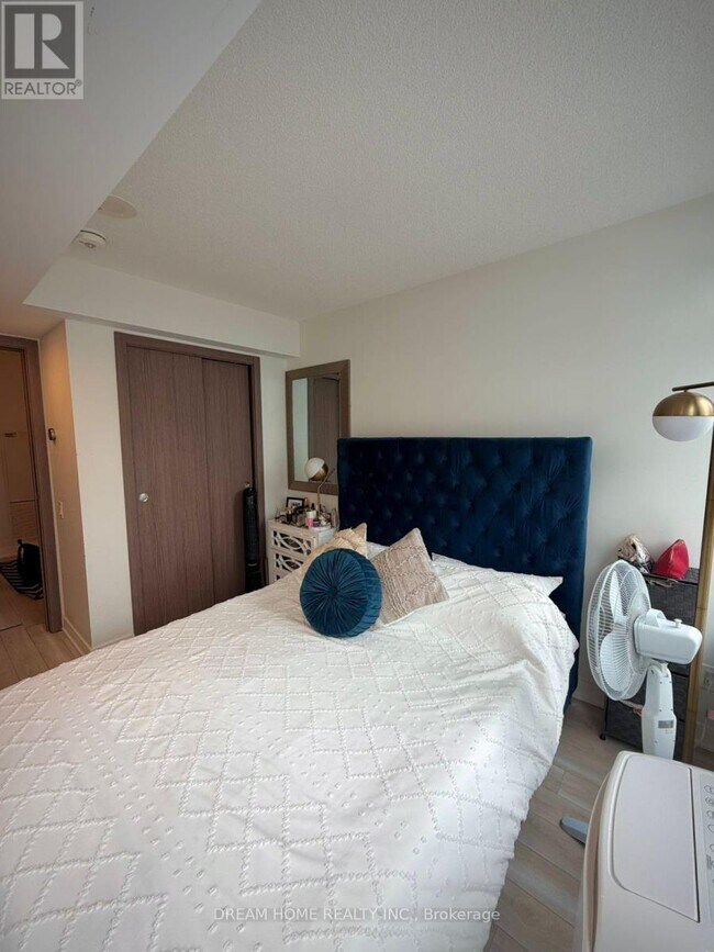 Photo - 19 Bathurst St Unité 709