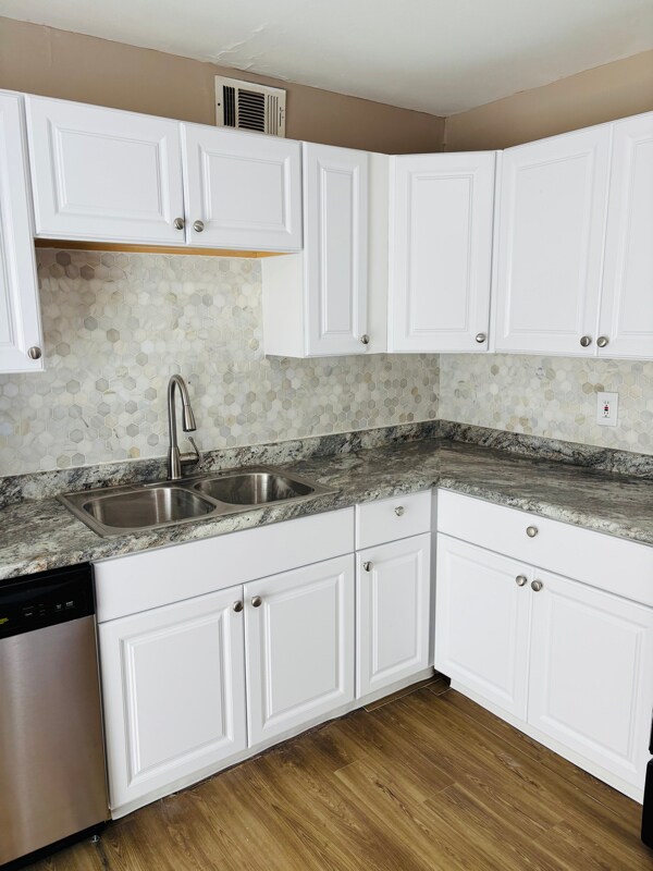 Photo - 2949 Laverne Dr House