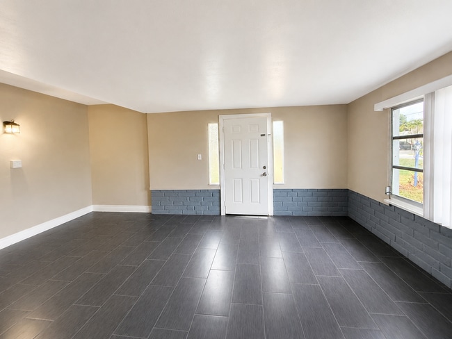Photo - Price Drop! 2/2 Cozy Duplex