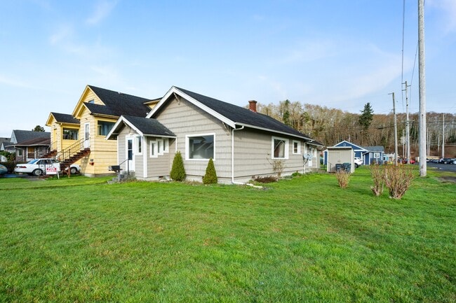 Photo - 3033 Sumner Ave