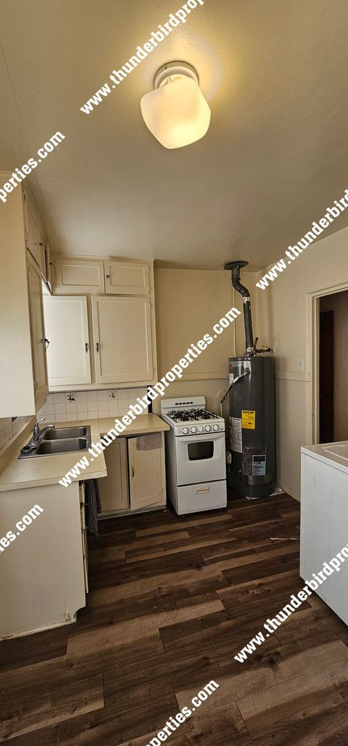 301 Yale (PG3000412)