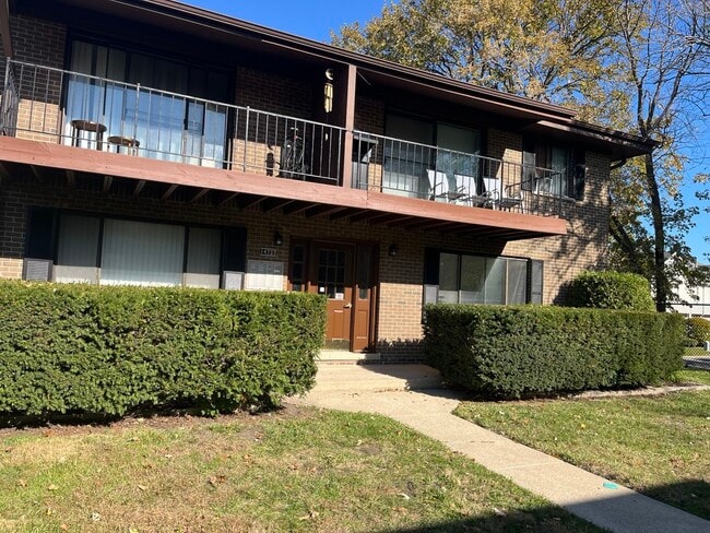 Building Photo - 14737 Kilpatrick Ave