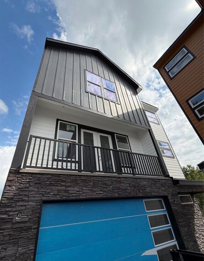 Photo - 2709 Berry St