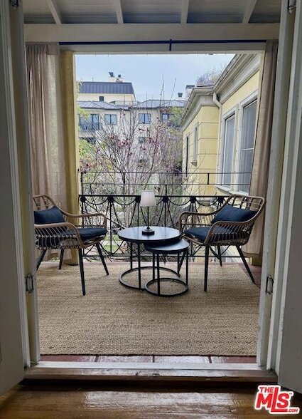 Photo - 157 N La Peer Dr