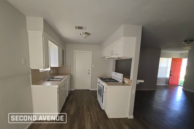 Photo - 1302 Gamma St