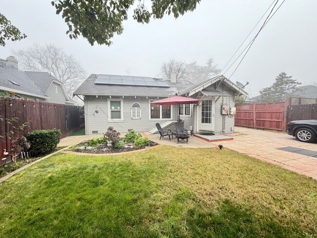 Photo - 2 Bed 1 Bath on a quiet street.