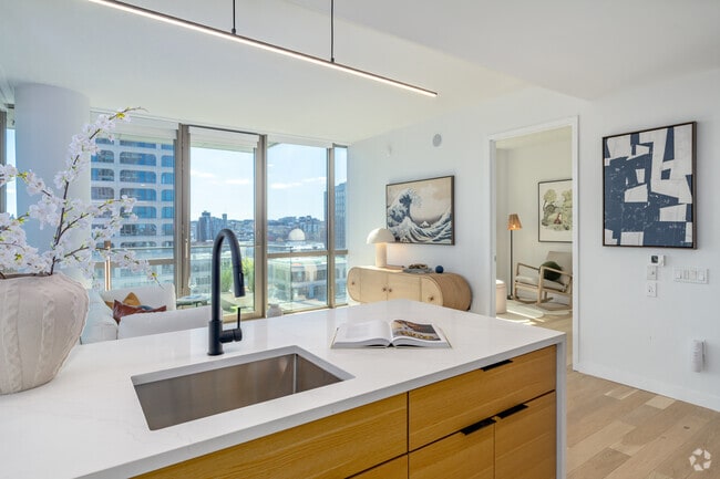 2BR, 1BA - 775SF - Kitchen