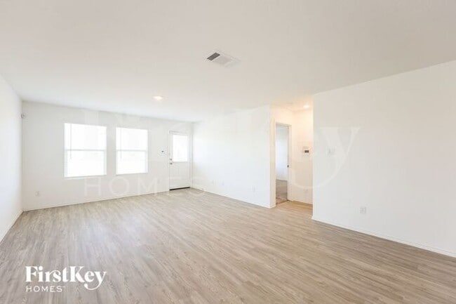 Photo - 1347 White Willow