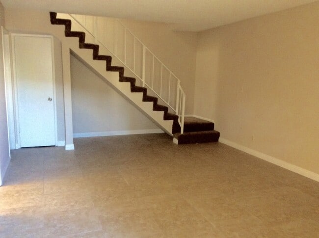153 S Wilmington Ave