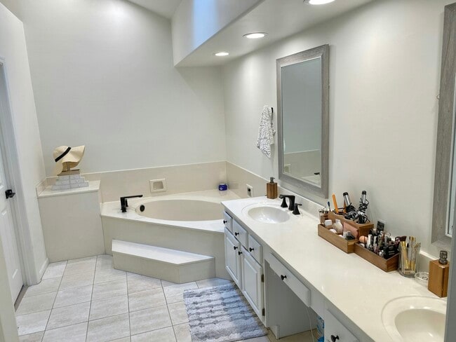 Photo - 6713 E Kelton Ln