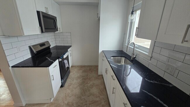 Photo - 659 W Main St Unit 3