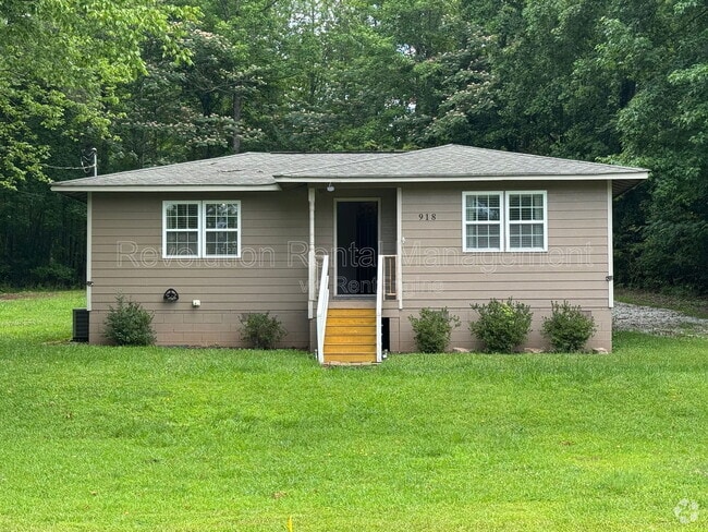 Building Photo - 918 Poplar Rd Rental