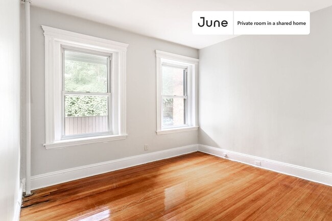 Room in Shared 4 bed/2 bath home in Brookline