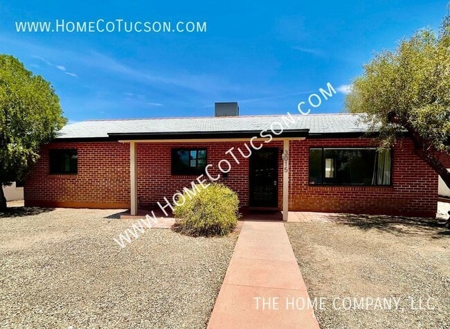 Building Photo - 3015 E 4th St