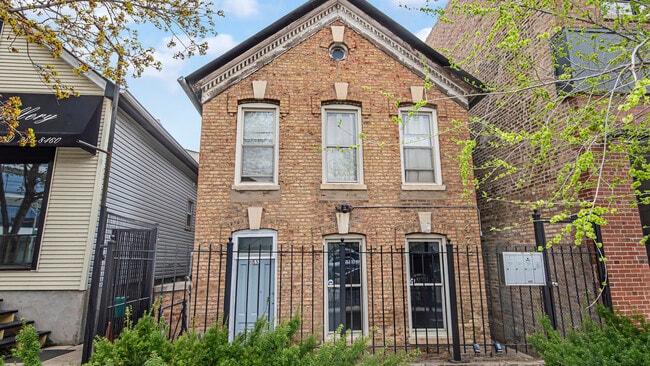 Front 1 - 1472 W Webster Ave Unit 1R