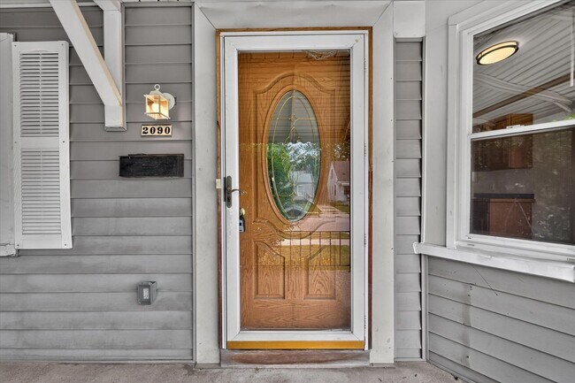 Photo - Charming 3-Bedroom Bungalow for Rent in Lincoln Park